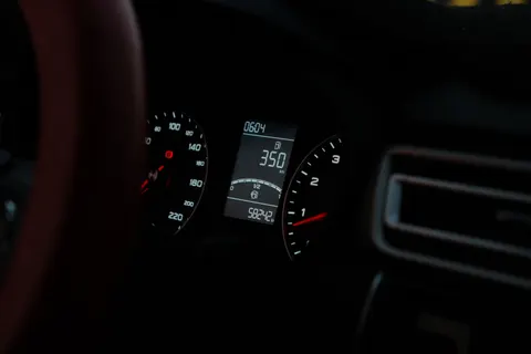 خلفية داخلية السيارة بدقة 4K · cars · 3840×2560