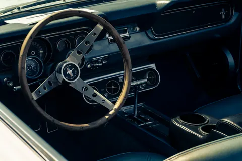 汽車內飾 4K桌布 · cars · 3840×2560