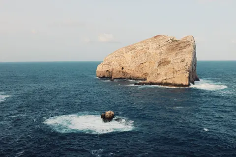 Meeresklippe 4K Hintergrundbild · ocean · 3840×2560