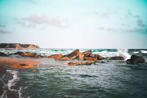 Meeresklippe 4K Hintergrundbild · ocean · 3840×2561