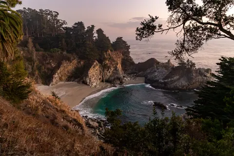 Ocean Cliff 4K Wallpaper · ocean · 3840×2560