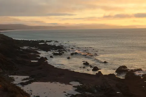 Ocean Cliff 4K Wallpaper · ocean · 3840×2560