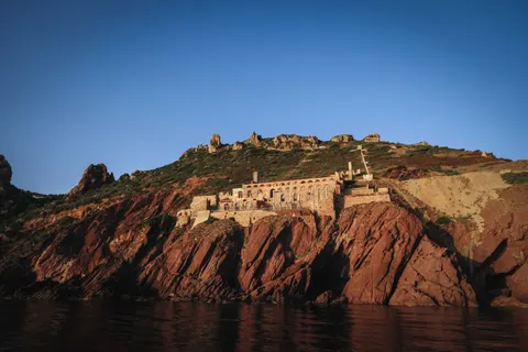 Ocean Cliff 4K Wallpaper · ocean · 3840×2560