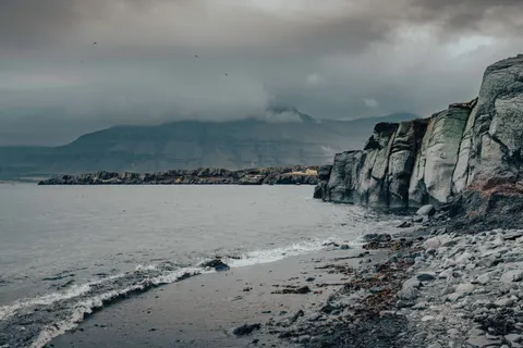 Ocean Cliff 4K Wallpaper · ocean · 3840×2560