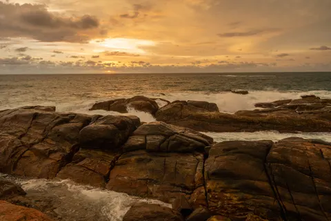 바다 절벽 4K 배경화면 · ocean · 3840×2560