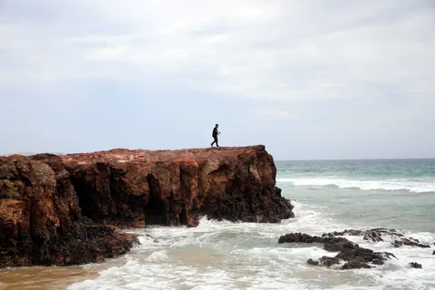 Meeresklippe 4K Hintergrundbild · ocean · 3840×2560