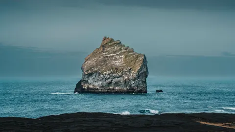 Ocean Cliff 4K Wallpaper · ocean · 3840×2160