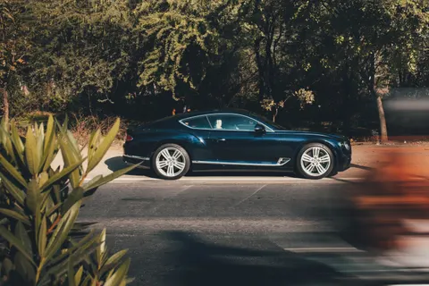 Fondo de pantalla Superauto 4K · cars · 3840×2560