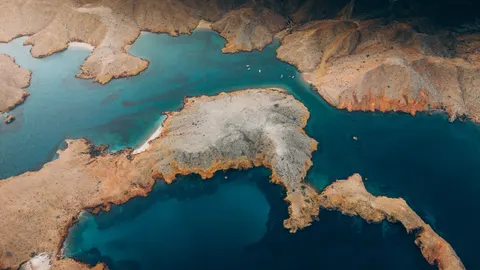 Island Aerial 4K Wallpaper · ocean · 3840×2160