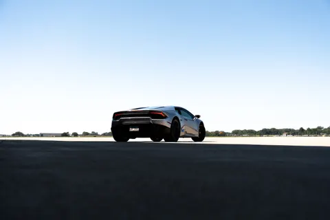خلفية سيارة خارقة بدقة 4K · cars · 3840×2560
