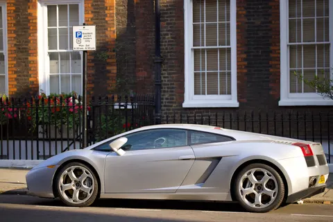 Fondo de pantalla Superauto 4K · cars · 3840×2561