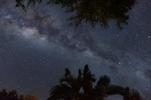 Milky Way Night Sky 4K Wallpaper · space · 3840×2560