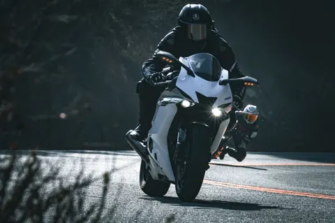 摩托車 4K桌布 · cars · 3840×2560