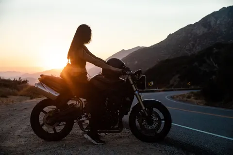 摩托車 4K桌布 · cars · 3840×2560