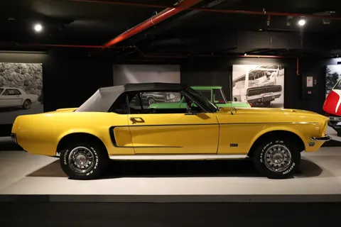 خلفية سيارة عضلية بدقة 4K · cars · 3840×2560