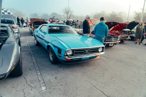 خلفية سيارة عضلية بدقة 4K · cars · 3840×2560