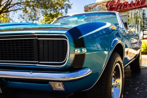 خلفية سيارة عضلية بدقة 4K · cars · 3840×2560