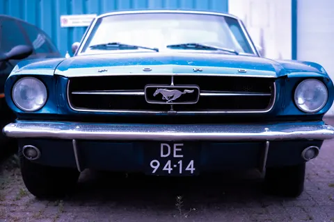 خلفية سيارة عضلية بدقة 4K · cars · 3840×2560