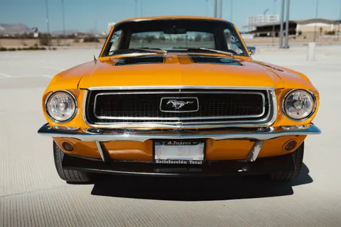 خلفية سيارة عضلية بدقة 4K · cars · 3840×2560