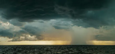 暴风天空 4K壁纸 · nature · 3840×1808