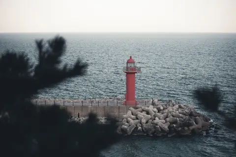 灯台のある海岸 4K壁紙 · ocean · 3840×2560