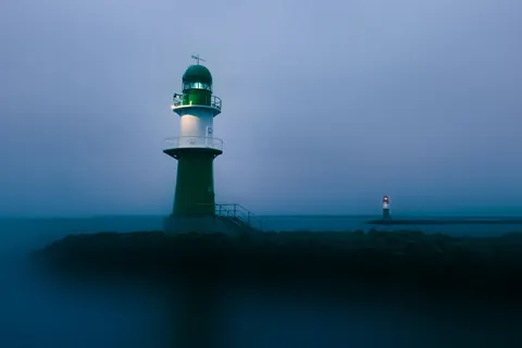 灯台のある海岸 4K壁紙 · ocean · 3840×2561