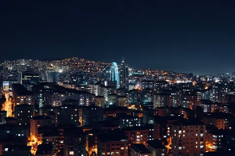 Papel de parede Horizonte urbano à noite 4K · city · 3840×2560