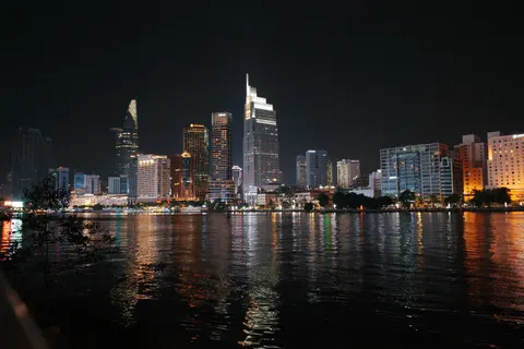 Skyline bei Nacht 4K Hintergrundbild · city · 3840×2560