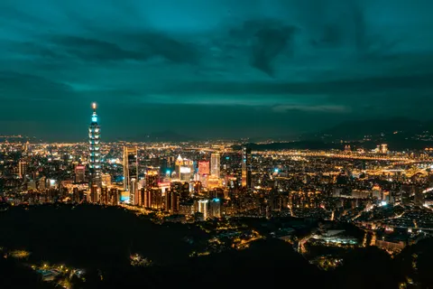 City Skyline at Night 4K Wallpaper · city · 3840×2561