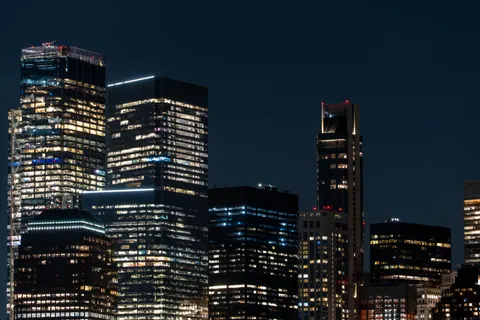 Skyline bei Nacht 4K Hintergrundbild · city · 3840×2560