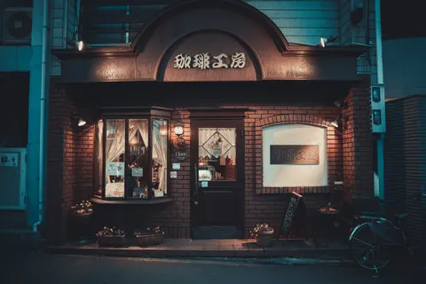 Neon City Street 4K Wallpaper · city · 3840×2560