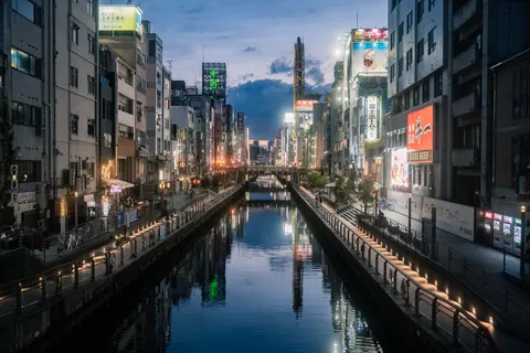 Neon City Street 4K Wallpaper · city · 3840×2560