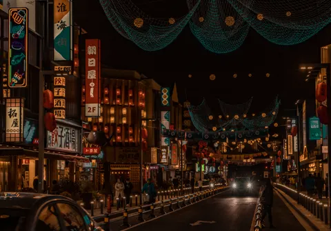 Neon-Stadtstraße 4K Hintergrundbild · city · 3840×2681