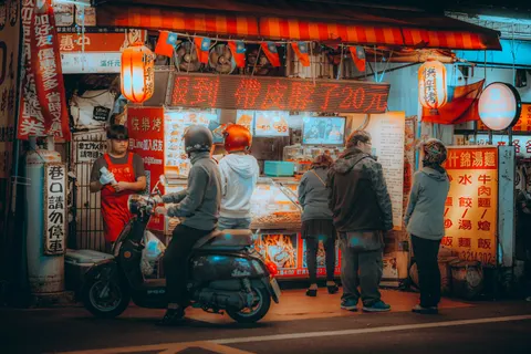 Neon-Stadtstraße 4K Hintergrundbild · city · 3840×2559