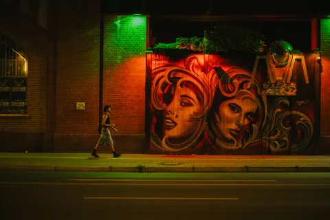 Neon-Stadtstraße 4K Hintergrundbild · city · 3840×2560
