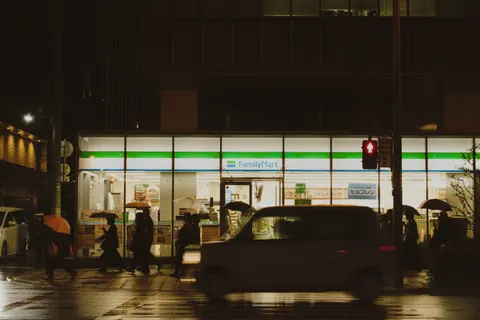 Neon City Street 4K Wallpaper · city · 3840×2560