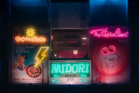 Papel de parede Rua da cidade neon 4K · city · 3840×2560
