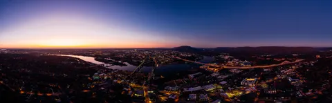 Papel de parede Cidade aérea 4K · city · 3840×1195