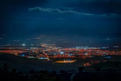 خلفية المدينة من الجو بدقة 4K · city · 3840×2560