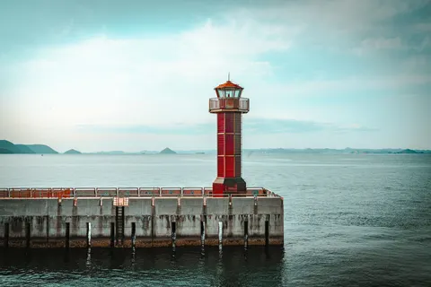 灯台のある海岸 4K壁紙 · ocean · 3840×2560