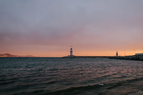 灯台のある海岸 4K壁紙 · ocean · 3840×2560