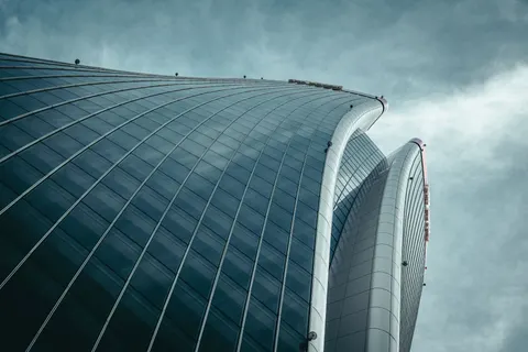 خلفية ناطحة سحاب بدقة 4K · city · 3840×2561