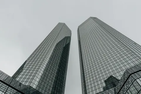 Wolkenkratzer 4K Hintergrundbild · city · 3840×2560