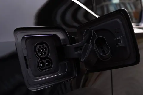 电动汽车 4K壁纸 · cars · 3840×2563