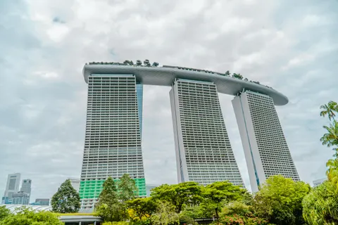 خلفية ناطحة سحاب بدقة 4K · city · 3840×2560