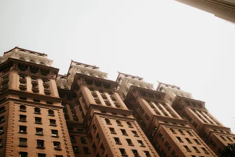 Wolkenkratzer 4K Hintergrundbild · city · 3840×2560