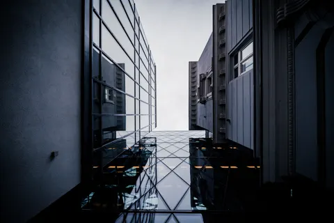 摩天大楼 4K壁纸 · city · 3840×2560