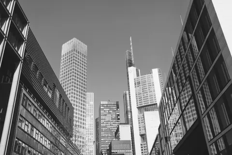 خلفية ناطحة سحاب بدقة 4K · city · 3840×2559