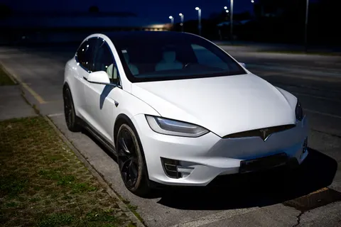 Fondo de pantalla Auto Eléctrico 4K · cars · 3840×2560