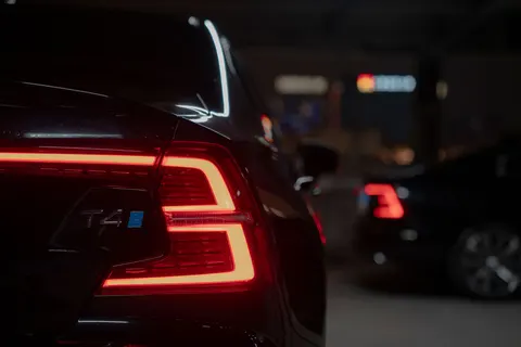 电动汽车 4K壁纸 · cars · 3840×2561